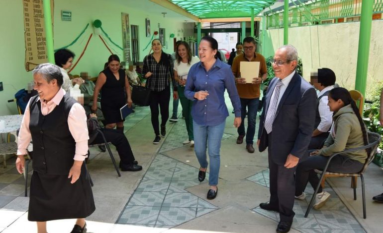 En gira de trabajo, Jeovana Alcántar Baca, visitó el Asilo de Anciano San Vicente, la Ciudad del Niño y sostuvo reunión de trabajo en la Dirección de Obras Públicas.