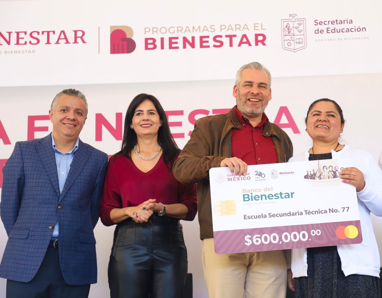 En gobierno de Bedolla, ciclos escolares completos.