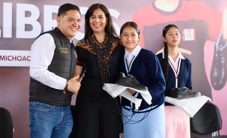 Cerca de 26 mil estudiantes de región Uruapan reciben sus tenis: SEE