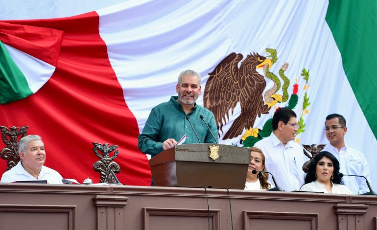 Solicita Bedolla rehabilitación de red carretera federal en Michoacán.