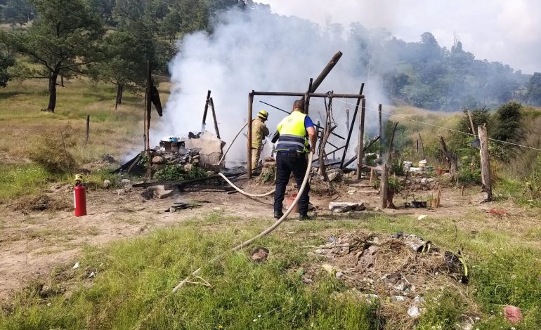 Incendio en casa habitación en Las Pilas: Sin heridos, solo daños materiales.