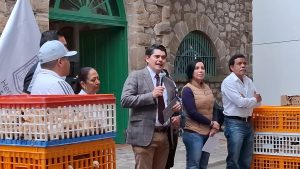 Toño Ixtláhuac entrega más de 4 mil pollitas para fortalecer el campo, el apoyo a la mujer es prioridad de este gobierno