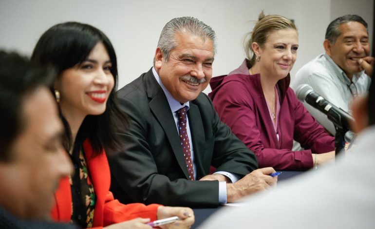 Va Morón junto al magisterio por fortalecimiento de la educación en México