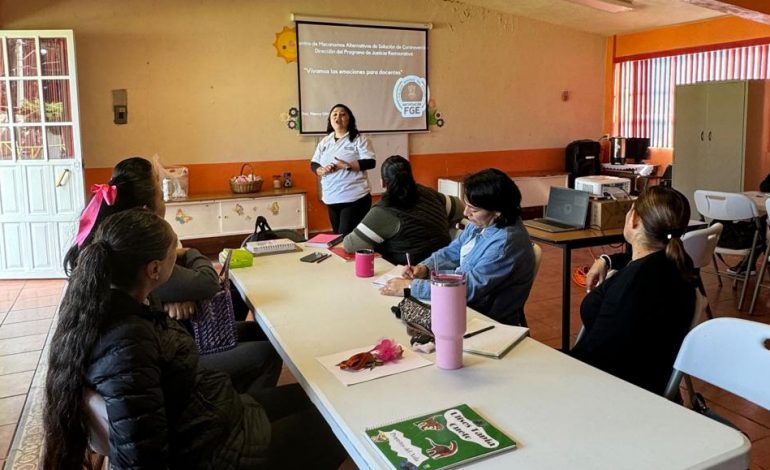 Imparte FGE taller de control de emociones a personal docente de un preescolar en Zitácuaro