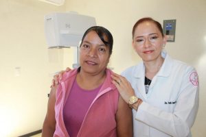 Gobierno estatal da atención integral a mil 500 mujeres con cáncer de mama