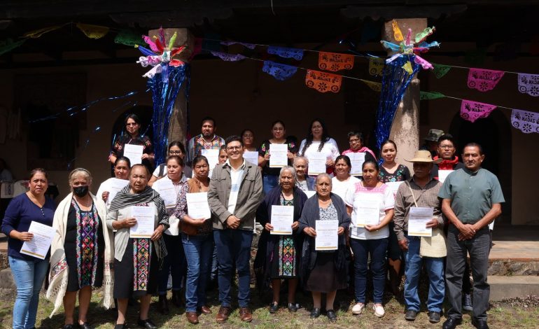 Premian las 23 mejores artesanías de Zacán