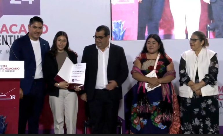 Reconocen a alumna del Cecytem con Premio Michoacano de la Juventud