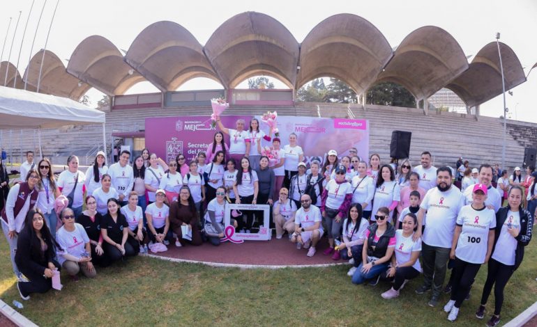 Más de 200 mujeres participan en Caminata Rosa por el cáncer de mama