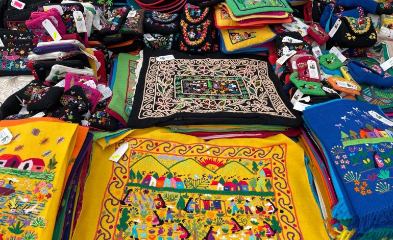 ¡Vamos a Pátzcuaro! Este Pueblo Mágico te espera con su tianguis artesanal