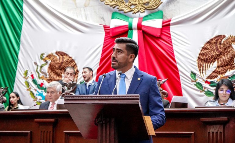 Propone Poncho Chávez apoyo económico para mujeres embarazadas