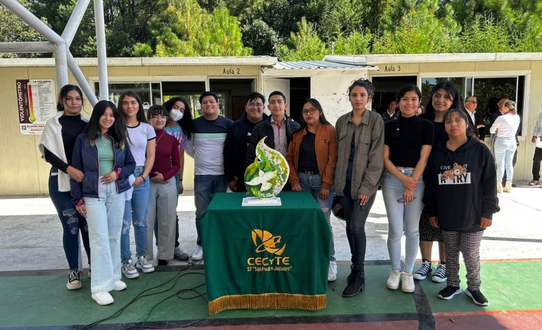 CECyTEM 27 T Prepa Taximaroa recibieron la escultura “El Camino de la Paz”