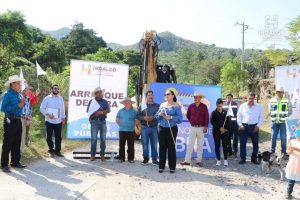 El Gobierno Municipal que encabeza Jeovana Mariela Alcántar Baca, inició los trabajos de pavimentación asfáltica en el acceso a Caleras