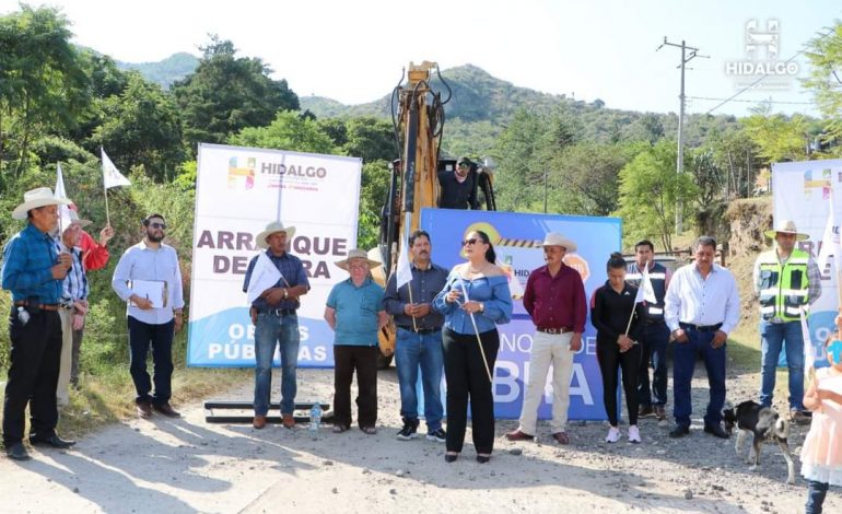 El Gobierno Municipal que encabeza Jeovana Mariela Alcántar Baca, inició los trabajos de pavimentación asfáltica en el acceso a Caleras