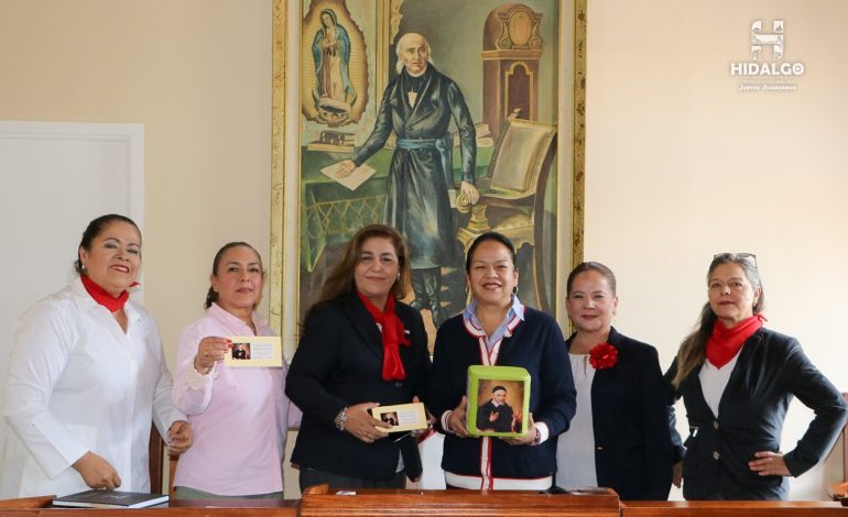 Jeovana Mariela Alcántar Baca, se reunió en su despacho con integrantes del Patronato de las Damas Vicentinas Taximaroa.