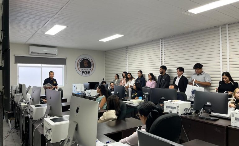 Fiscalía General lleva a cabo una jornada de vinculación académica con estudiantes de la UVAQ