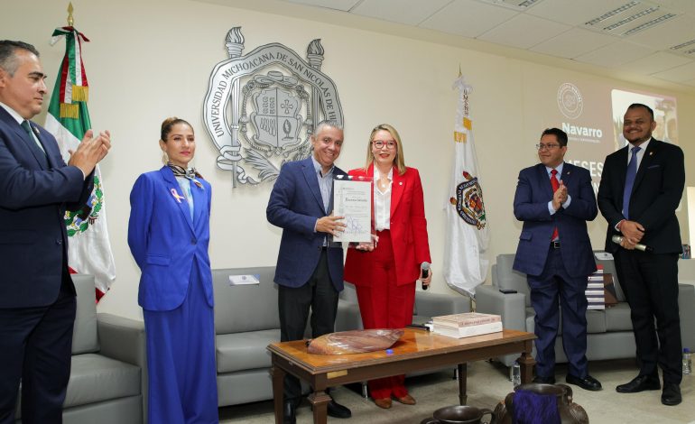 Reconoce UMSNH labor de Navarro García como secretario de Administración