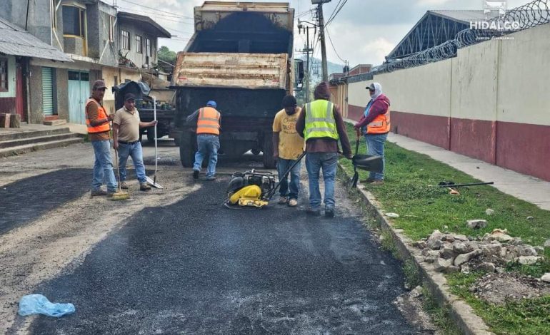 ​Estamos trabajando y esforzándonos día a día en las tareas de Bacheo, hoy se atendió a la Tenencia de Agostitlán: Jeovana Alcántar Baca