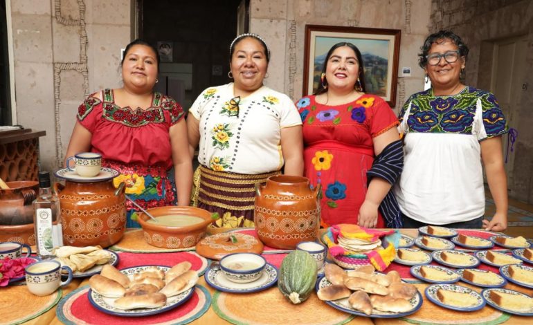 Atole de cempasúchil, tradición de muertos que disfrutan los vivos en Michoacán