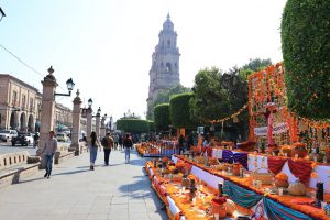 Turistas nacionales y extranjeros se muestran sorprendidos y satisfechos con Morelia y sus tradiciones