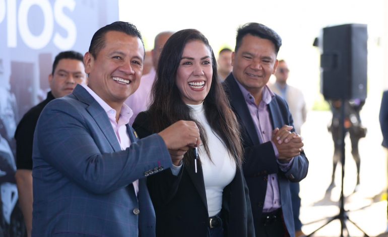 Gobierno estatal refuerza seguridad en 7 municipios con entrega de motocicletas