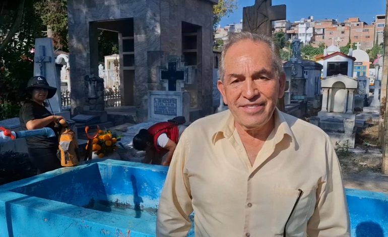 Dirección de mantenimiento realiza recorrido por el panteón municipal «San Carlos» para atender inquietudes y darles solución: Alfredo Sánchez