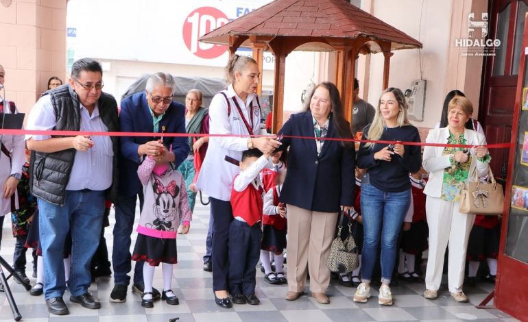 ​El Síndico Municipal, Marco Alfonso Figueroa, asistió a la inauguración de la Muestra Fotográfica del Jardín de Niños Ma. Helena Chanes