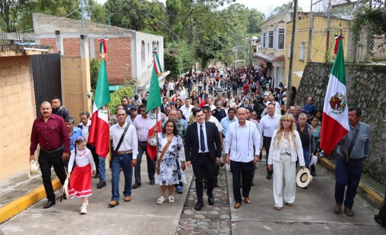 Juan Antonio Ixtláhuac presente  en Conmemoración del CCLIX Natalicio de José María Morelos y Pavón en Coatepec