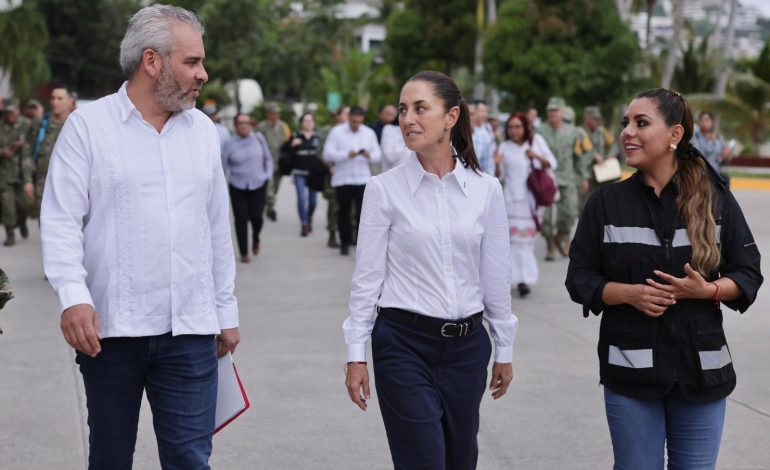 Bedolla informa a Sheinbaum afectaciones por huracán John