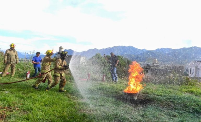 Elementos del CREHI, capacitan sobre el uso de extintores para personal del Poder Judicial.