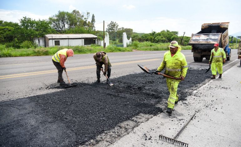 SCOP activa labores de bacheo emergente en carreteras federales.