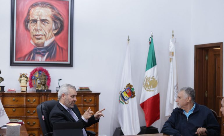 Revisan Bedolla y Sedatu plan de vivienda para Michoacán.