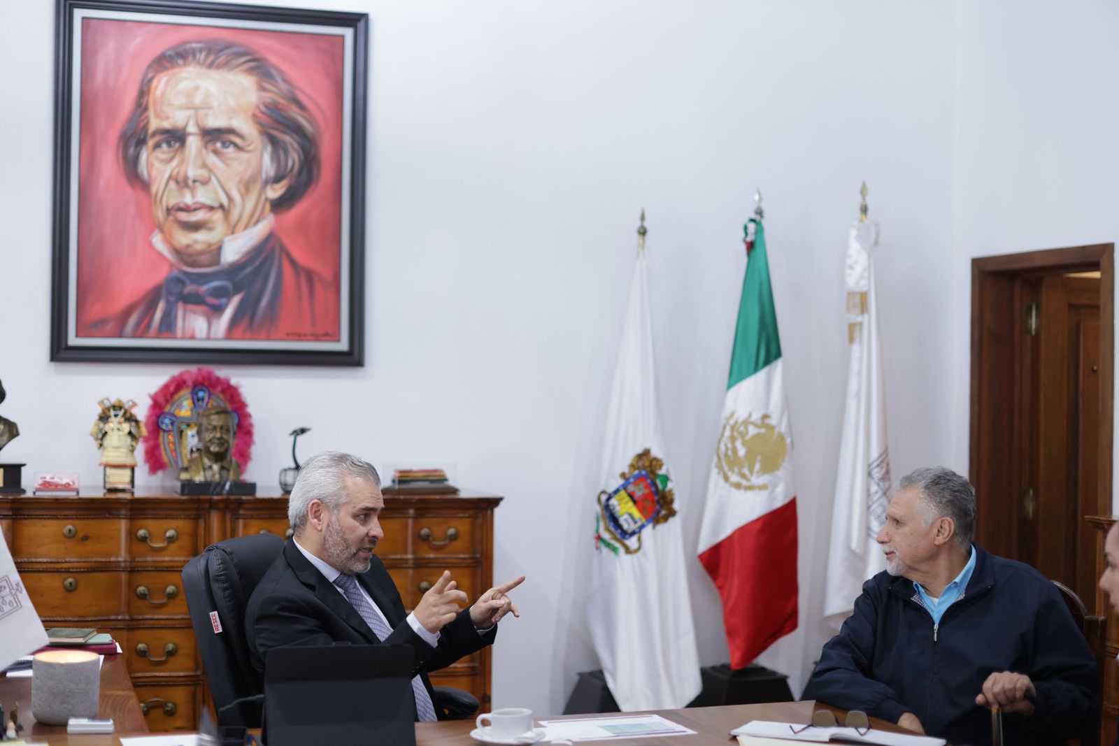 Revisan Bedolla y Sedatu plan de vivienda para Michoacán.