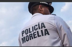 Policía de Morelia balea a normalistas; hay un herido por arma de fuego.