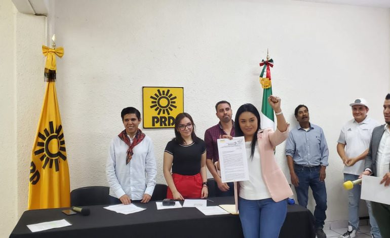 Susy Ruiz se registra como precandidata del PRD a la presidencia municipal de Irimbo