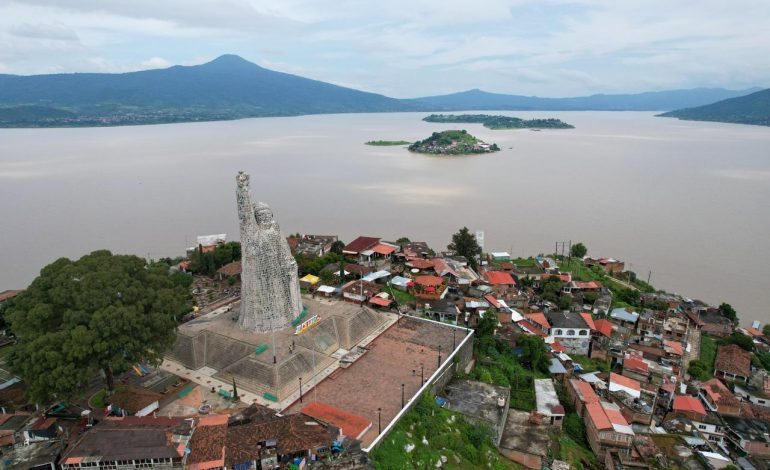 Listos en el lago de Pátzcuaro para recibir al turismo por Semana de Muertos: Compesca.