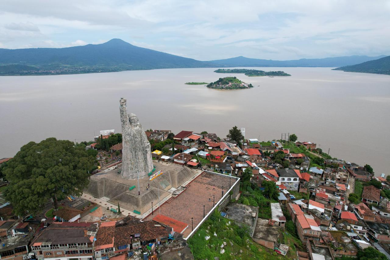 Listos en el lago de Pátzcuaro para recibir al turismo por Semana de Muertos: Compesca.