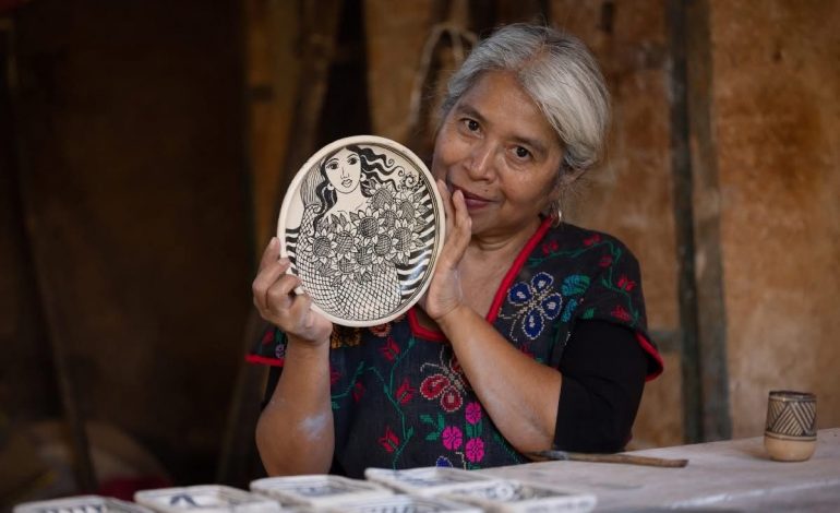 Esta Semana de Muertos crea tu pieza de barro blanco en este taller de Tzintzuntzan.