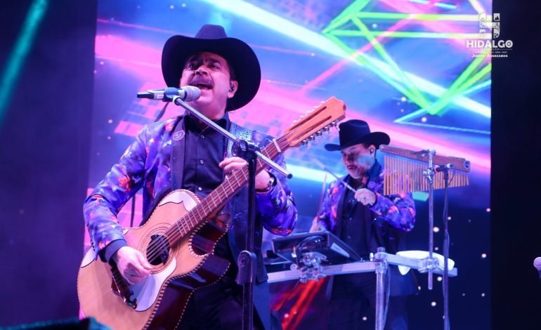 Espectacular concierto fue el que ofrecieron los Tucanes de Tijuana al público que abarrotó el Foro de Espectáculos de la Feria de Todos los Santos.