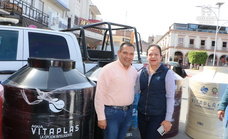 ​Jeovana Mariela Alcántar Baca, conoció productos que se estarán ofreciendo en los Programas Sociales.