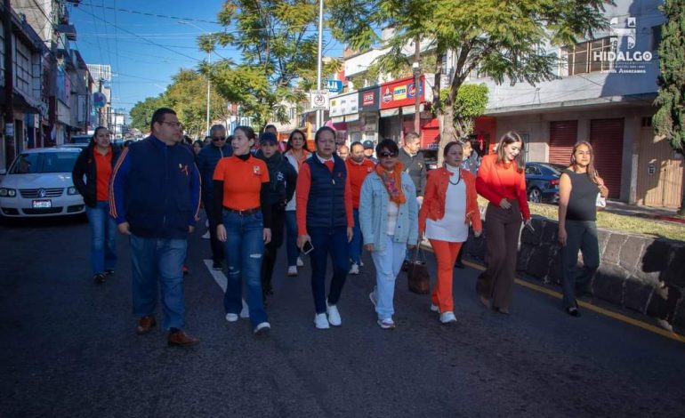 Jeovana Mariela Alcántar, encabezó la caminata y el acto conmemorativo del Día Internacional de la Eliminación de la Violencia Contra la Mujer.