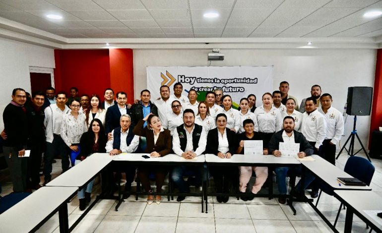 Con entrega de nombramientos Cecytem da certeza laboral a docentes