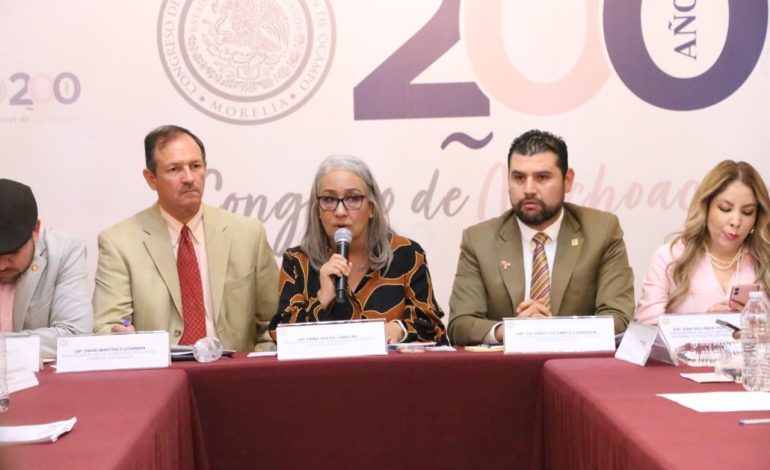 Emma Rivera, al dialogar con la comunidad universitaria, asevera que hay “compromiso con todas las voces”