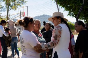 Recorre Mary Carmen Bernal el municipio de Susupuato