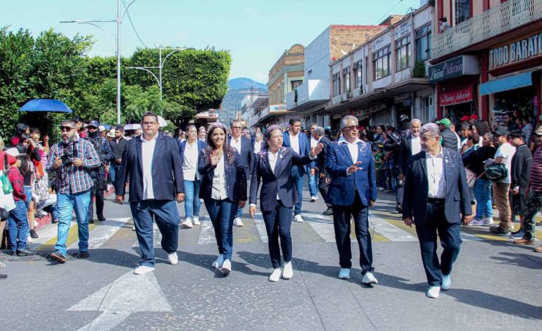 ​Jeovana Mariela Alcántar Baca, encabezó el acto y desfile conmemorativo al CXIV Aniversario de la Revolución Mexicana de 1910.