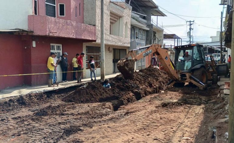 Sedum restituye drenaje sanitario y mejora infraestructura en calle de Uruapan: Gladyz Butanda