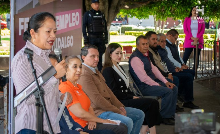 ​Jeovana Mariela Alcántar Baca, asistió a la Primera Feria del empleo en el Municipio de Hidalgo.