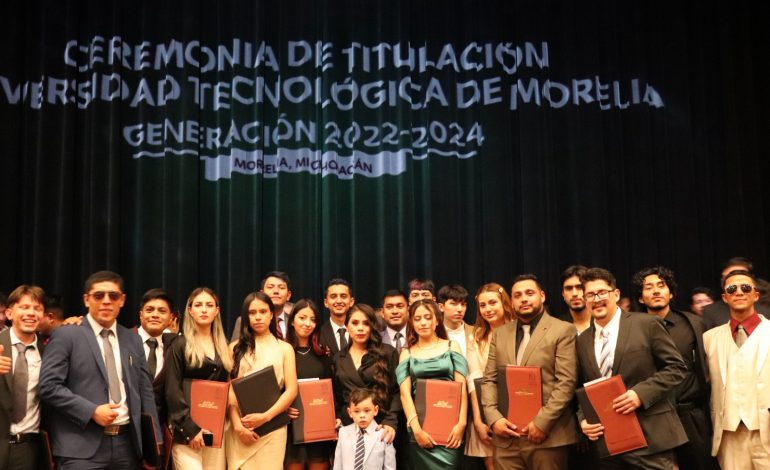 UTM celebra titulación de 692 estudiantes