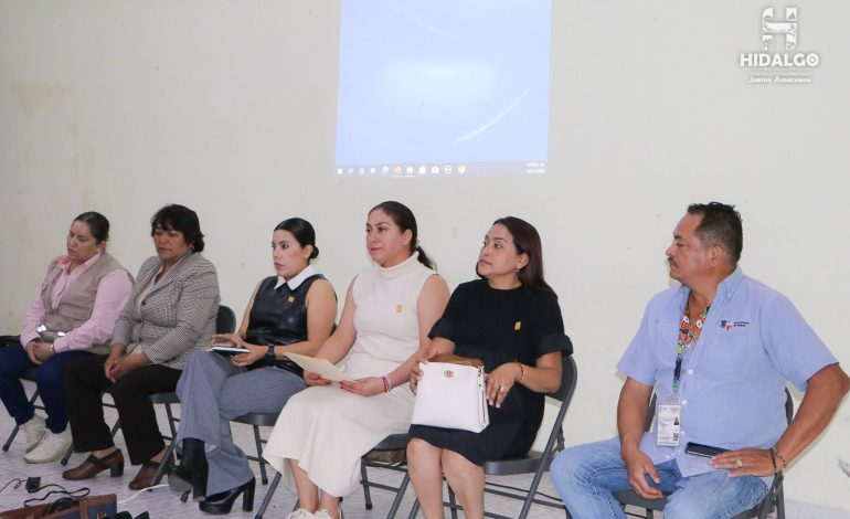 ​La Regidora del Ayuntamiento, Erika Gabriela Fletes Gómez, asistió a la capacitación del Manejo Higiénico de los Alimentos en Cooperativas Escolares.