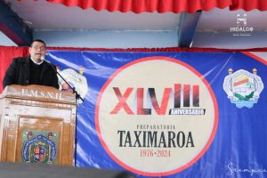 ​Juan Pablo Herrera Maldonado, Secretario del Ayuntamiento, asistió a la celebración del 48 aniversario de la Escuela Preparatoria Taximaroa.