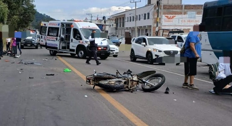 Tres Personas Lesionadas en Choque de Motocicletas en Ciudad Hidalgo.